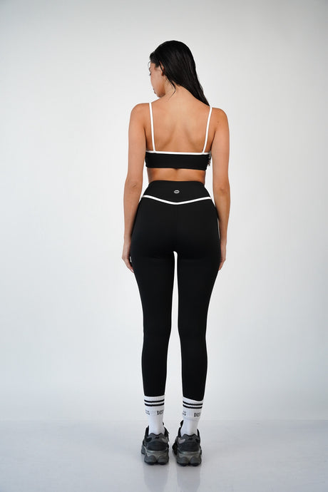 טייץ Ellén Black